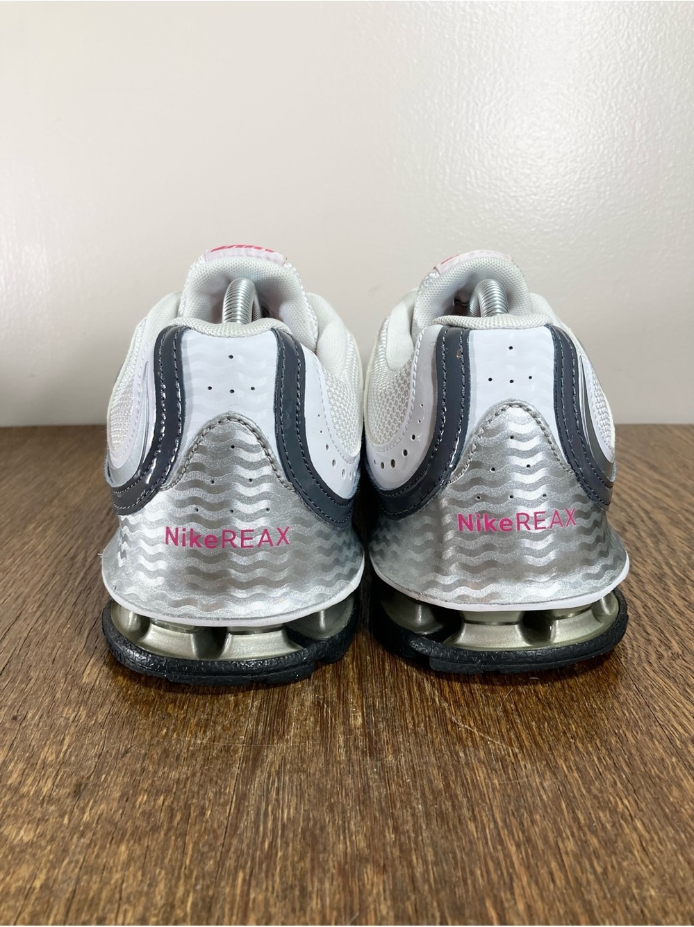 Nike Reax 5 Athletic Shoe Women’s Size 11 Metallic Silver/Pink - Picture 4 of 10